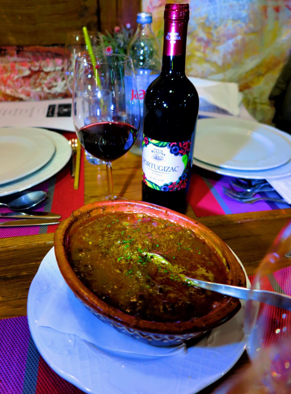 Vino uz žlicu (i vješalicu) u Magazinskoj kleti | Ribafish